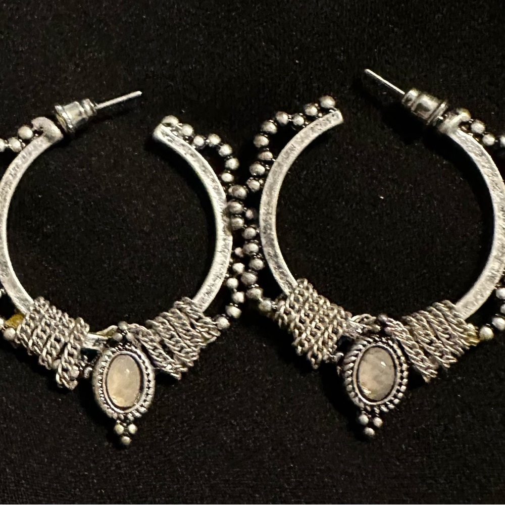 Chic Multi-Layer Silver And White Bracelet - image 3